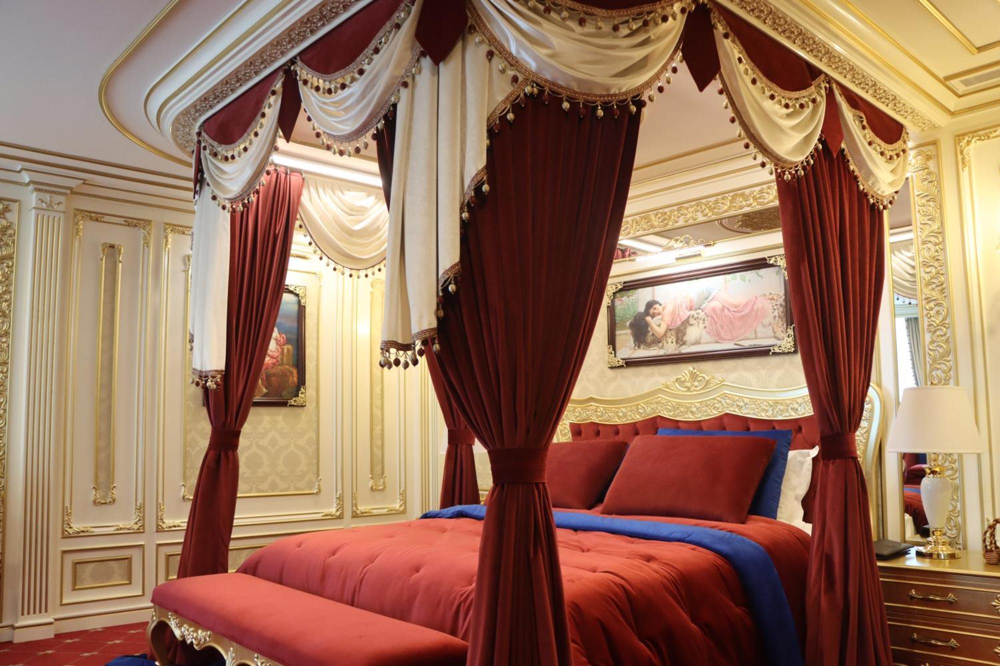 Cristal Erbil Hotel Экстерьер фото A bedroom in the Imperial Suite