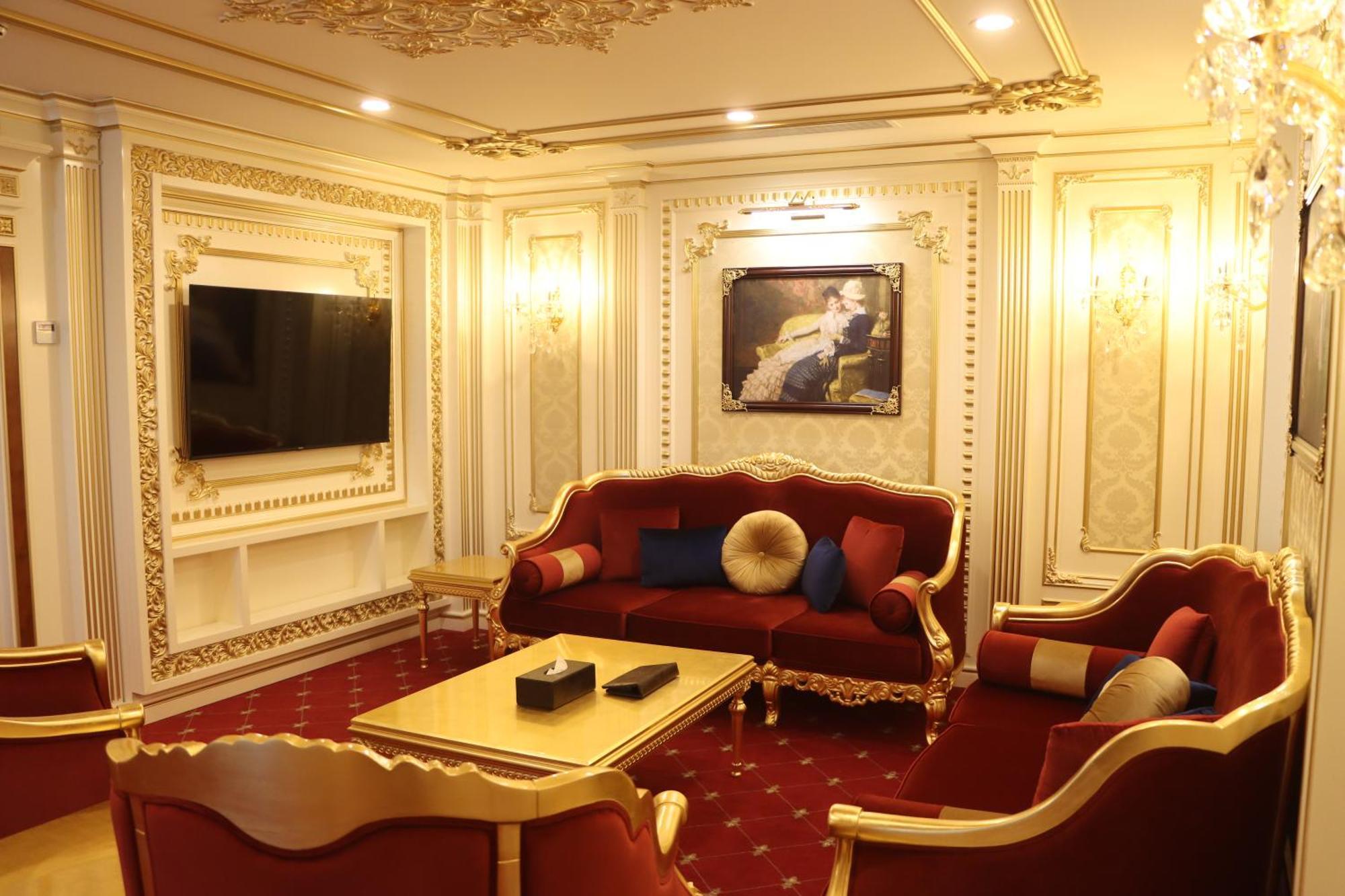 Cristal Erbil Hotel Экстерьер фото A living room in the Presidential Suite