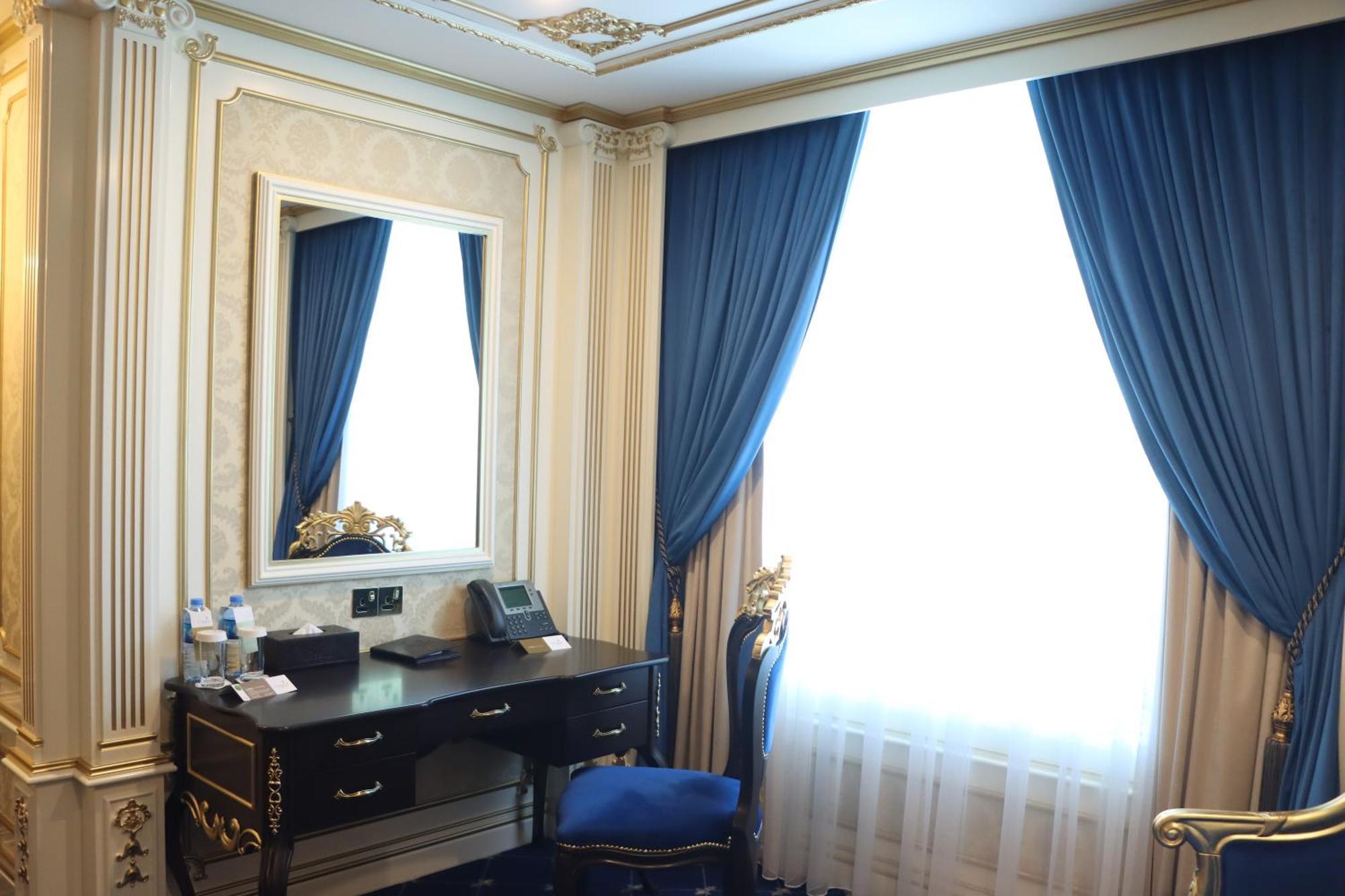 Cristal Erbil Hotel Экстерьер фото A room in the hotel