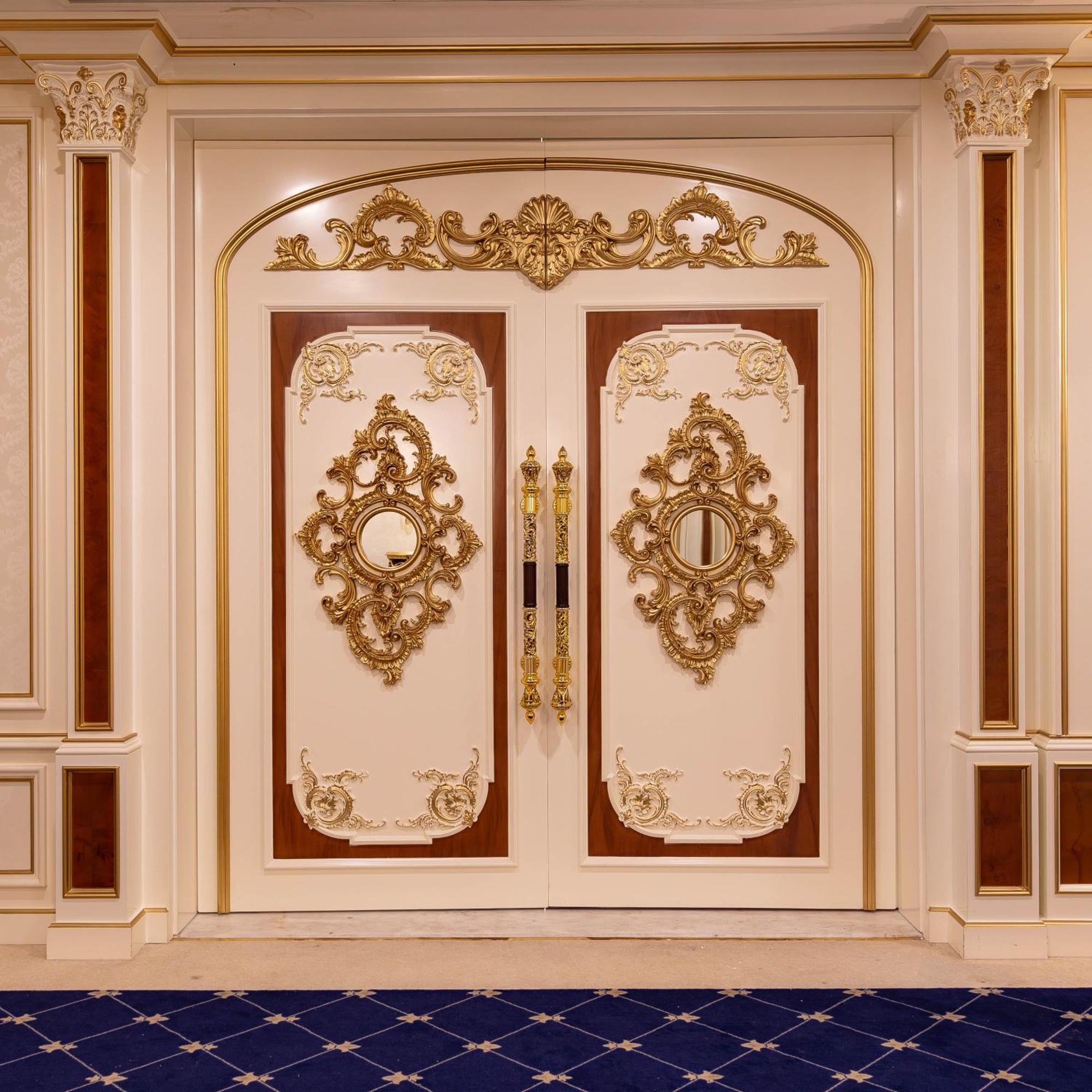 Cristal Erbil Hotel Экстерьер фото Door of the Russian embassy in Paris