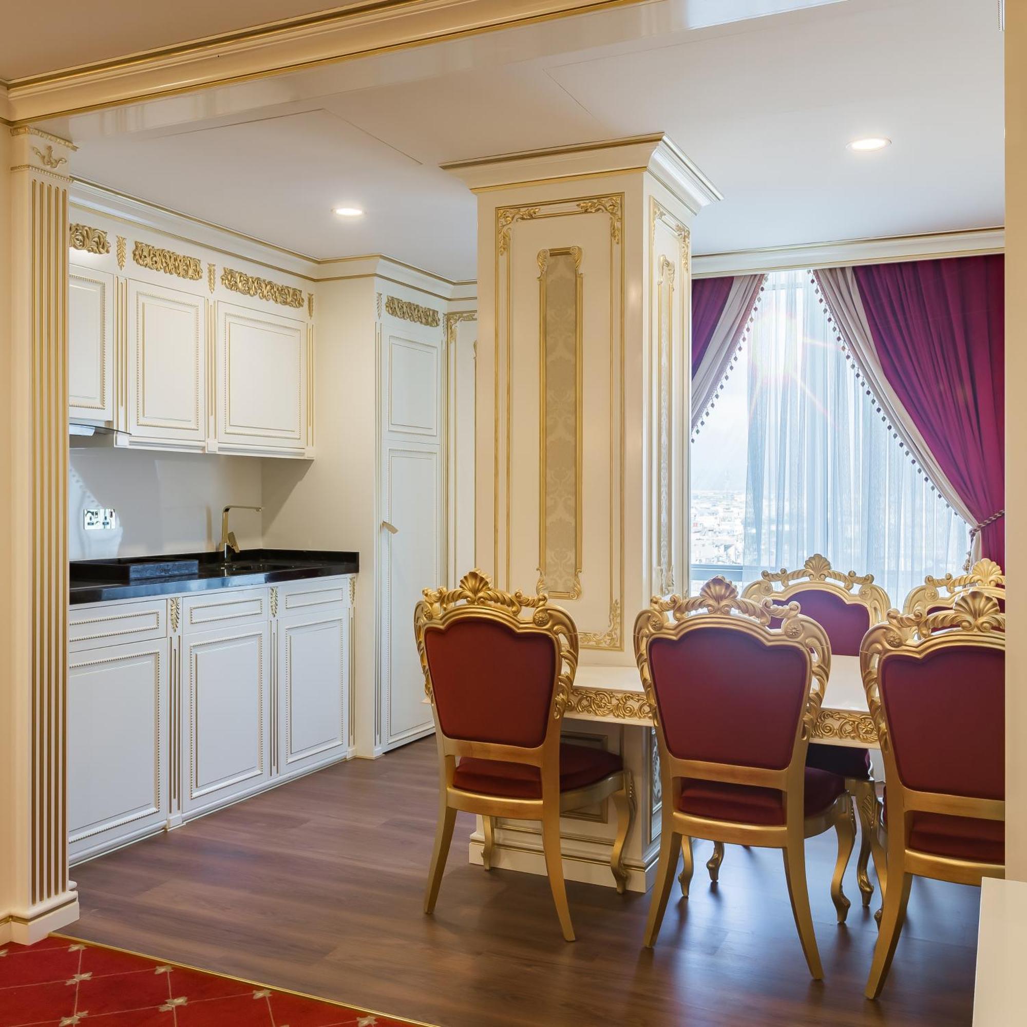 Cristal Erbil Hotel Экстерьер фото A kitchen in a suite at the hotel